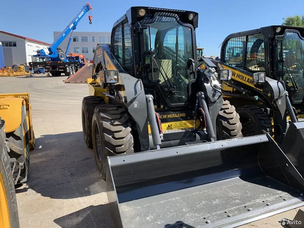 Мини-погрузчик New Holland L330