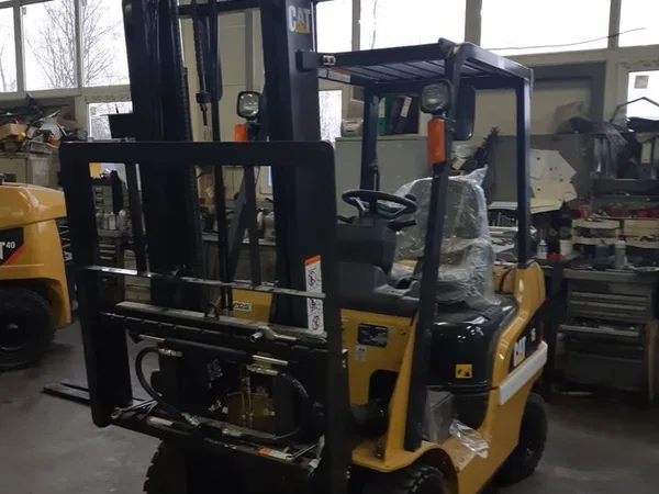 Вилочный погрузчик Caterpillar GP15NT