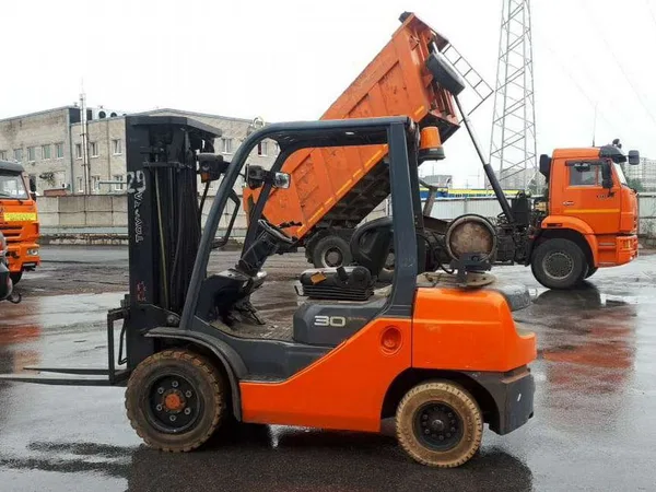 Вилочный погрузчик Toyota 32-8FG30