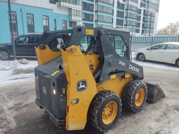 Мини-погрузчик John Deere 318G