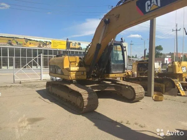 Гусеничный экскаватор Caterpillar 324DL