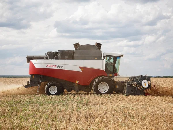 Зерноуборочный комбайн Ростсельмаш ACROS 580