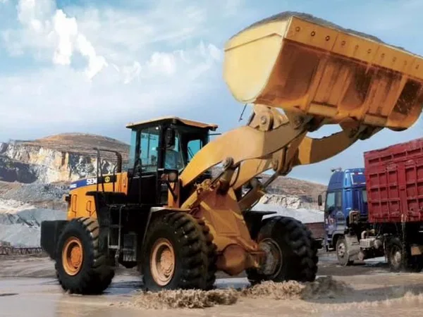 Фронтальный погрузчик SEM 660D