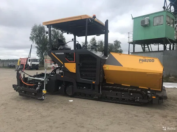 Асфальтоукладчик Volvo 6820D