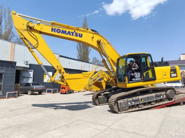 Гусеничный экскаватор Komatsu PC300-8M0