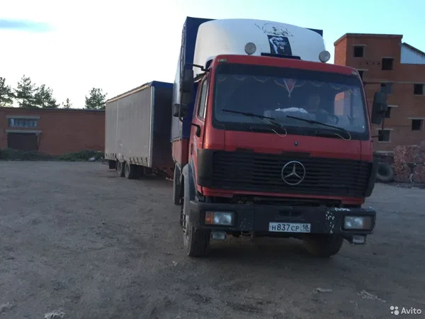 Тентованный грузовик Mercedec-Benz 1735