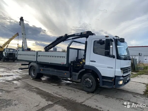 Бортовой грузовик с КМУ Mercedes-Benz Atego