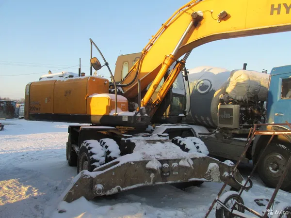 Колесный экскаватор Hyundai ROBEX 200W-7A