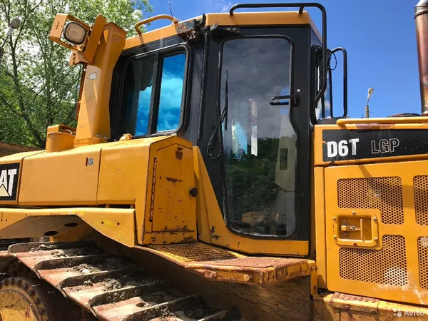 Гусеничный бульдозер Caterpillar D6T