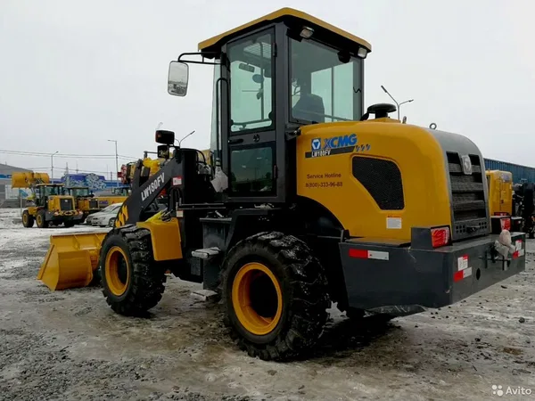 Фронтальный погрузчик XCMG LW180FV