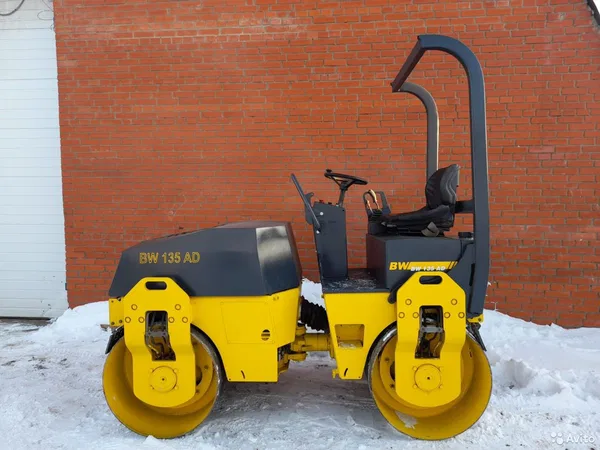 Тротуарный каток Bomag BW135 AD