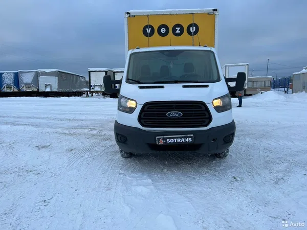 Промтоварный фургон Ford Transit