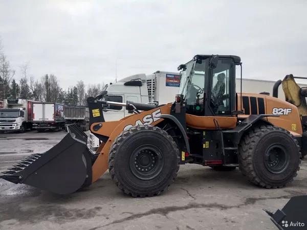 Фронтальный погрузчик CASE 821F
