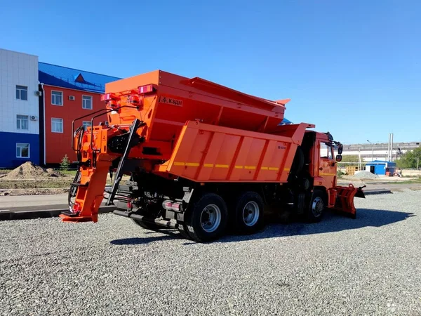 Комбинированная дорожная машина МД-651 на самосвале КамАЗ 65115