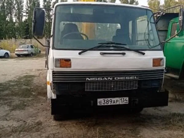 Бортовой грузовик с КМУ Nissan Diesel