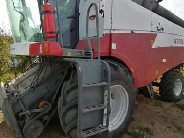 Зерноуборочный комбайн Ростсельмаш ACROS 580