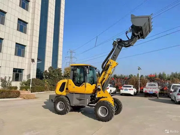 Телескопический погрузчик Redstar TL2500