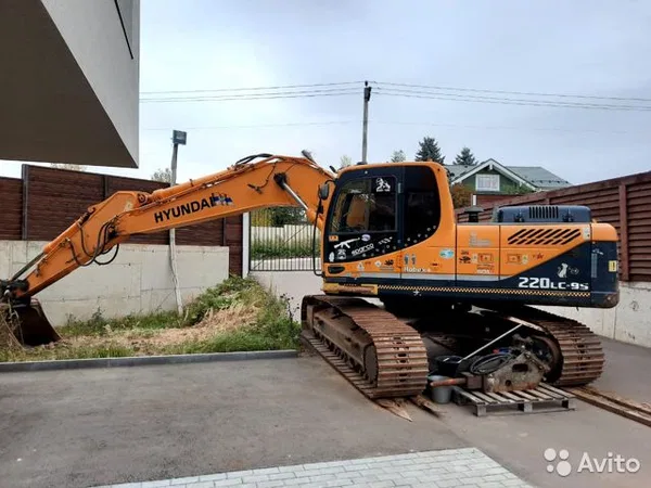 Гусеничный экскаватор Hyundai R220LC 9S