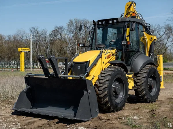 Экскаватор-погрузчик New Holland B115B