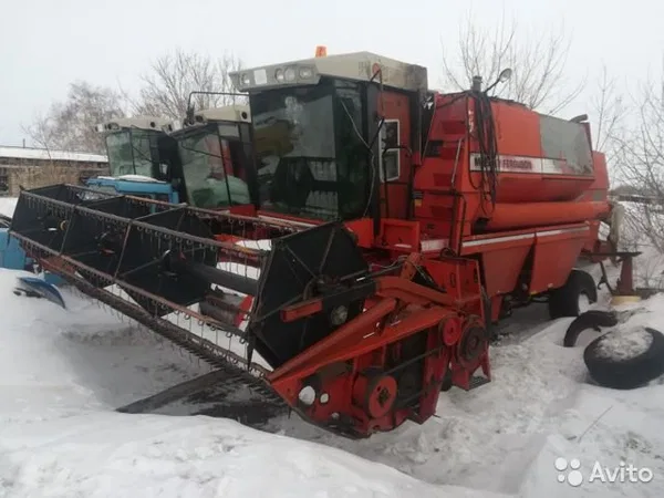 Зерноуборочный комбайн Massey Ferguson MF32