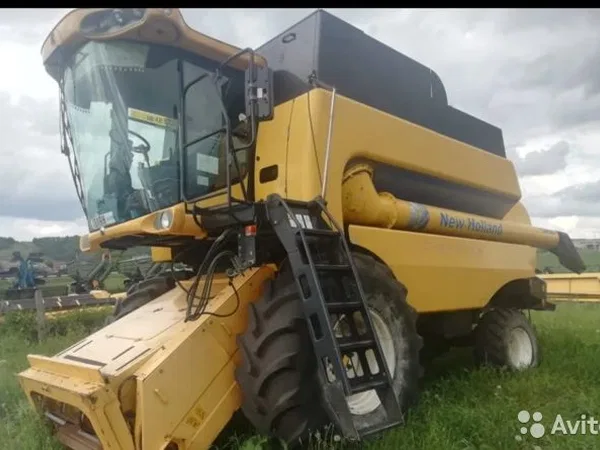 Зерноуборочный комбайн New Holland CS6080