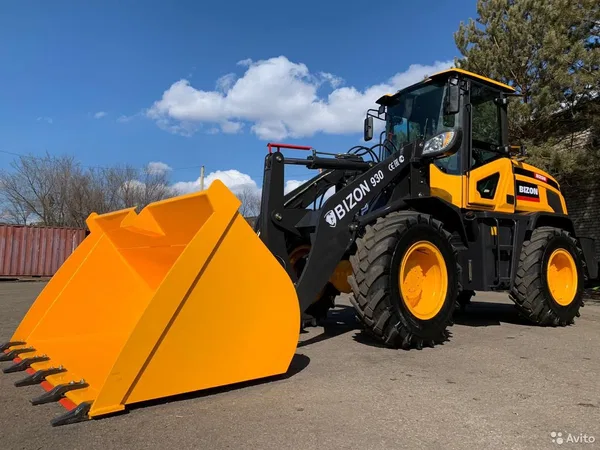 Фронтальный погрузчик BIZON 930