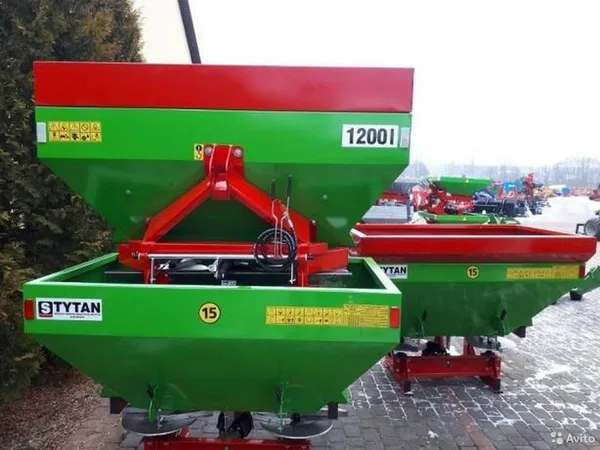 Разбрасыватель удобрений Tytan РУМ-1200