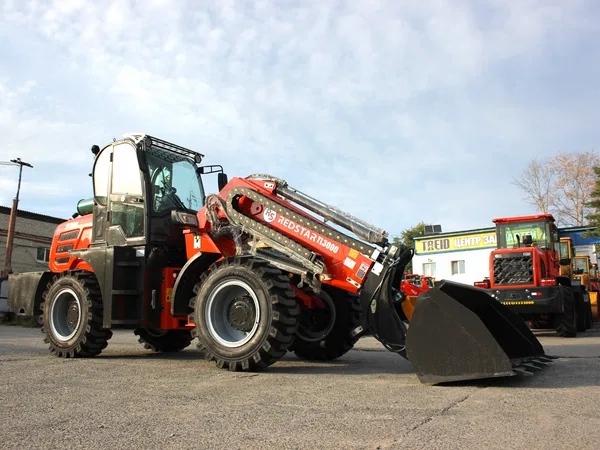 Телескопический погрузчик Redstar TL3000