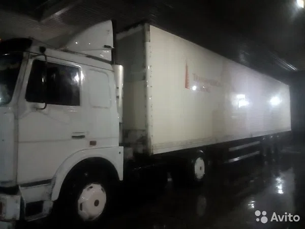 Полуприцеп-фургон Trailor