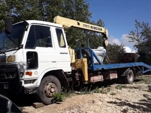Бортовой грузовик с КМУ NISSAN Diesel