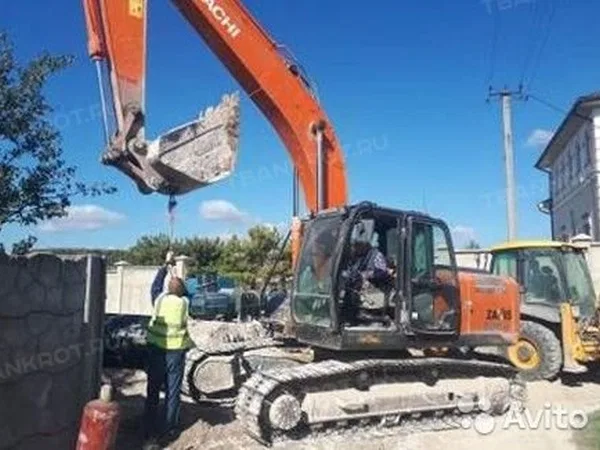 Гусеничный экскаватор Hitachi ZX200