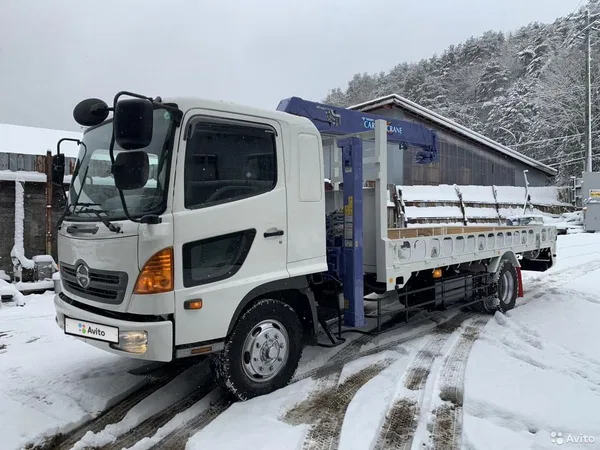 Бортовой грузовик с КМУ HINO Ranger
