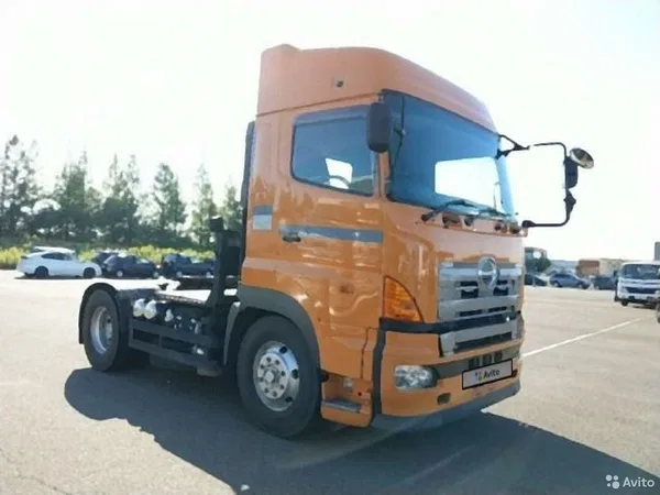 Седельный тягач Hino 700