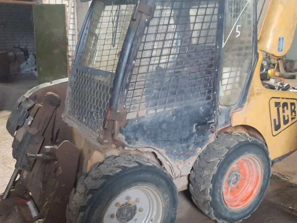 Мини-погрузчик JCB ROBOT 160