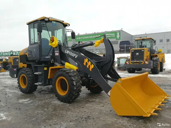 Фронтальный погрузчик XCMG LW180FV