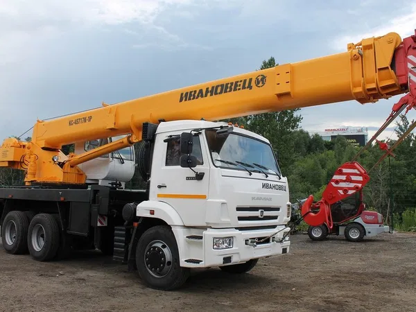 Автокран Ивановец КС-45717К-1Р на шасси КамАЗ 65115