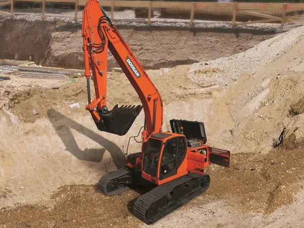 Гусеничный экскаватор DOOSAN DX260LCA
