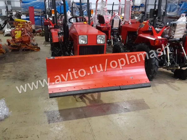 Мини-трактор Уралец 2204 с отвалом