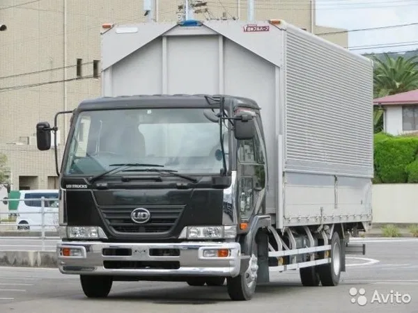 Промтоварный фургон Nissan Condor