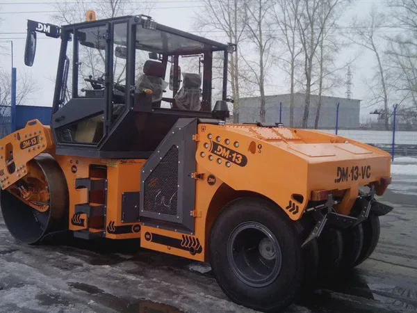 Комбинированный каток Завод Дорожных машин DM-13-VC