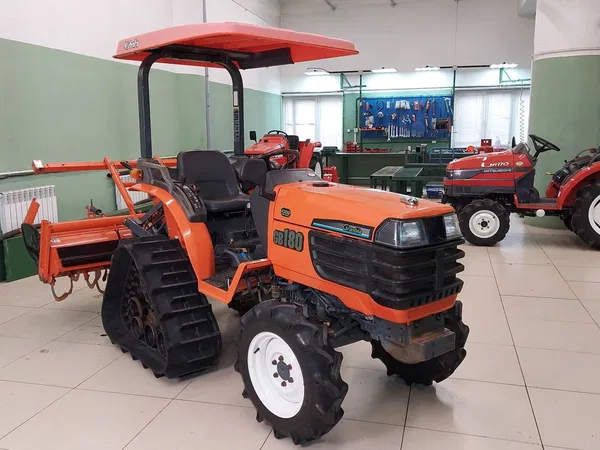 Мини-трактор Kubota GB180 гусеничный