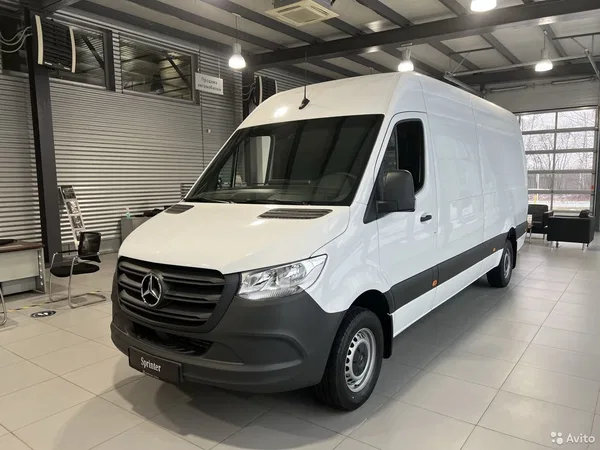 Цельнометаллический фургон Mercedes-Benz Sprinter
