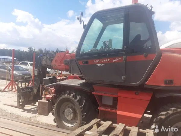 Телескопический погрузчик Manitou MRT 1742 М