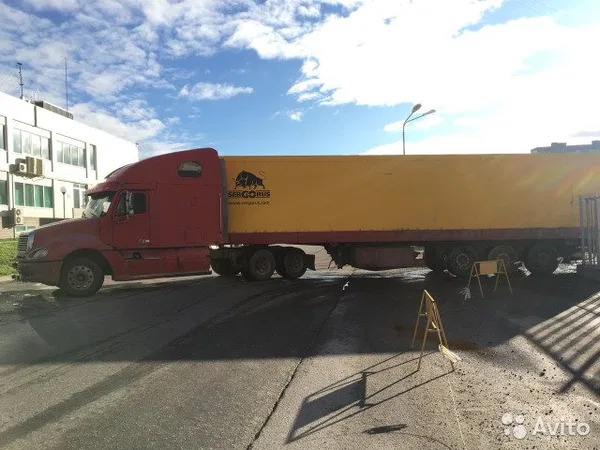 Седельный тягач Freightliner Columbia 120
