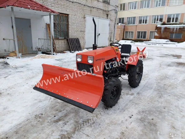 Мини-трактор Уралец с отвалом
