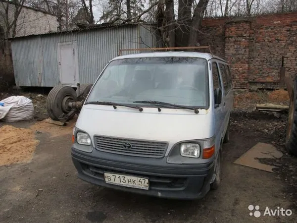Микроавтобус Toyota