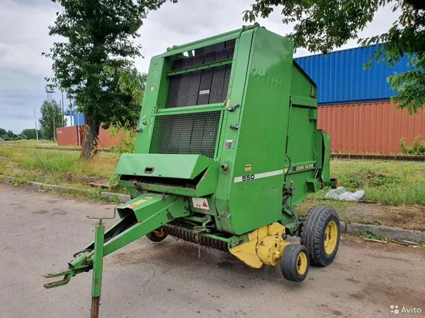 Пресс-подборщик John Deere 550