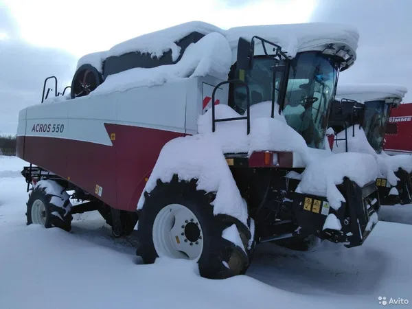 Зерноуборочный комбайн Ростсельмаш ACROS 550