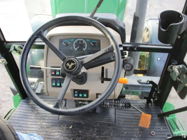 Трактор John Deere 6110B