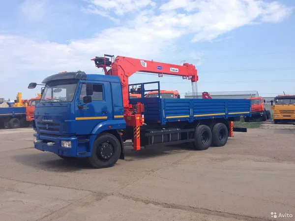 Бортовой грузовик с КМУ КамАЗ 65117
